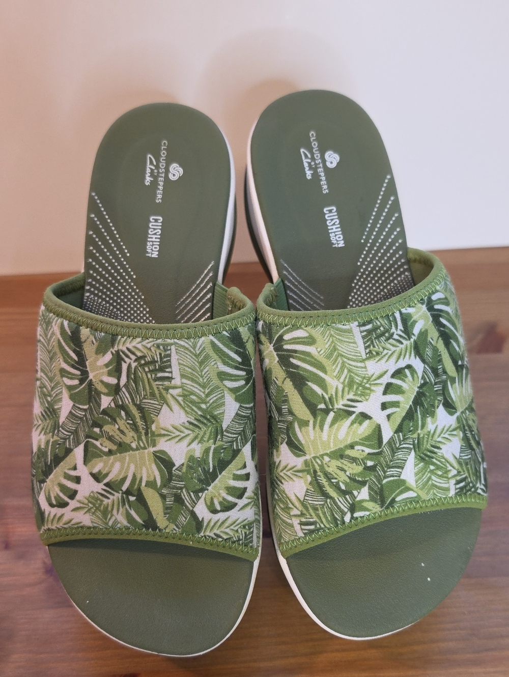 Cloudsteppers by Clarks Women's Green Tropical Slide Sandals